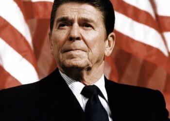 How the middle class was hollowed out from 1979 to 2022, according to new federal data