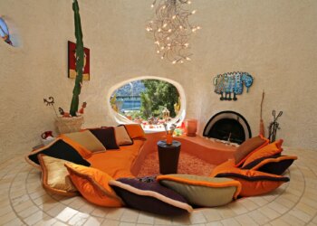 The ‘New Year’s Rockin’ Eve’ Star Who Built a ‘Flintstones’-Themed House