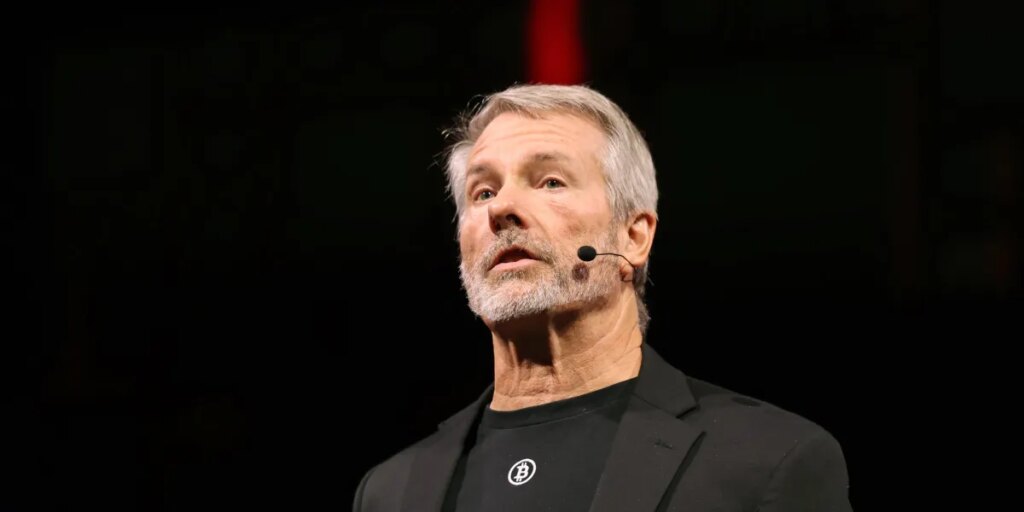 Michael Saylor’s Strategy flirts again with the danger threshold at which his company is worth less than his Bitcoin