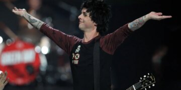 Billie Joe Armstrong Clowns Himself With Reference to 2012 On-Stage Rant at iHeartRadio Festival