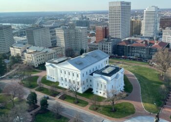 Virginia Democrats advance redistricting, 3 other proposed amendments