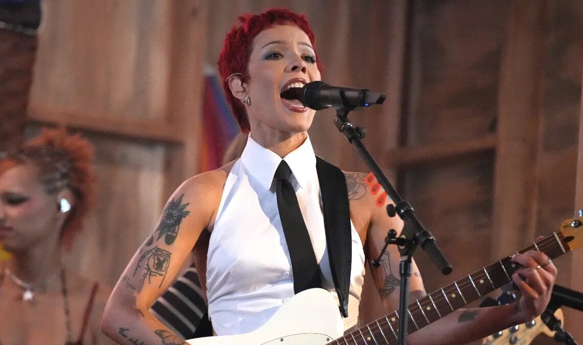 Halsey Brings Out Special Guest to Perform Emo Throwback at New York Tour Stop