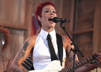 Halsey Brings Out Special Guest to Perform Emo Throwback at New York Tour Stop