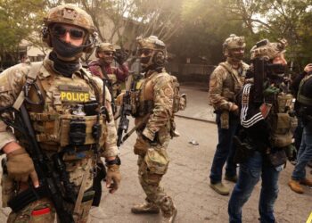 US Judge Rules ICE Raids Require Judicial Warrants, Contradicting Secret ICE Memo