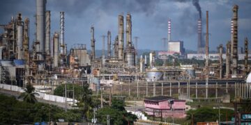 Trump administration eases barriers for U.S. firms to sell Venezuelan oil