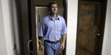 Ex-Navy SEAL paroled after 30 years in prison for murder