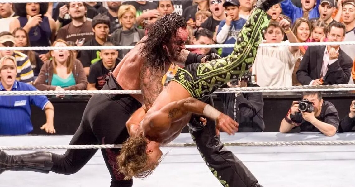 5 Awesome WWE Royal Rumble Matches You Can Watch on Netflix