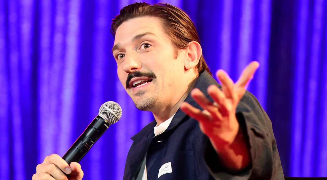 Trump-Voting Podcast Bro Rails Against ICE For Wearing Masks