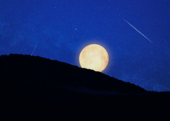 January’s First Meteor Shower Peaks as a Bright Supermoon Steals the Sky