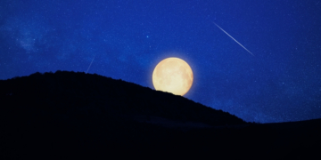 January’s First Meteor Shower Peaks as a Bright Supermoon Steals the Sky