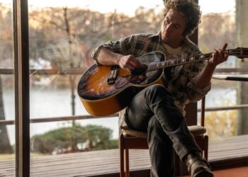 Who’s the Boss? Jeremy Allen White and Scott Cooper Dissect Their Springsteen Movie