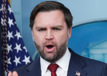 CNN Legal Guru Uses Vance’s Education to Call BS on His ICE Shooting Rant