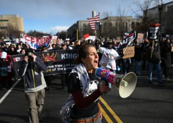 Hundreds in D.C. protest at ICE headquarters over Minneapolis killing