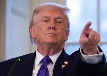 Trump’s Bullying Bombs as Canadians Back U.S. Booze Ban