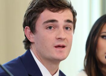 MAGA’s Favorite ‘Journalist’ Gets Stuck on a Big Word