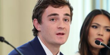 MAGA’s Favorite ‘Journalist’ Gets Stuck on a Big Word