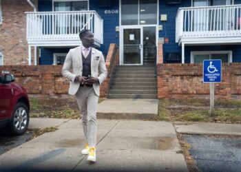 Ex-Iowa schools superintendent pleads guilty to falsely claiming U.S. citizenship