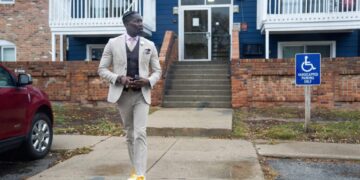 Ex-Iowa schools superintendent pleads guilty to falsely claiming U.S. citizenship