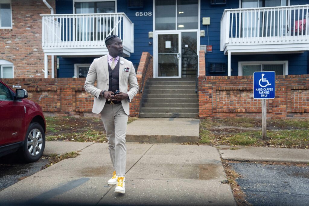 Ex-Iowa schools superintendent pleads guilty to falsely claiming U.S. citizenship