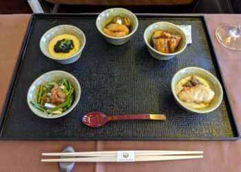 The best meals you can get on a flight, according to travel pros