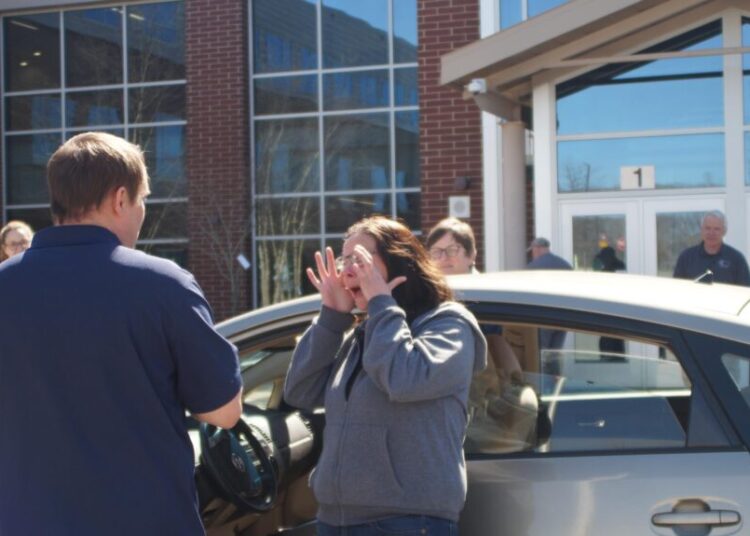 High school students fix up cars, then hand the keys to single mothers