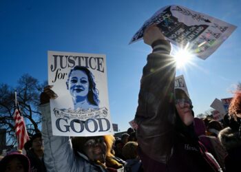 Minneapolis judge bars DHS agents from arresting peaceful protesters