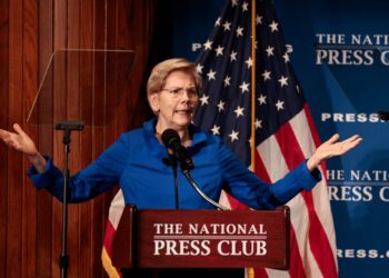 Trump picks up the phone and calls Sen. Elizabeth Warren