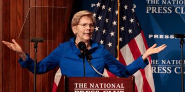 Trump picks up the phone and calls Sen. Elizabeth Warren