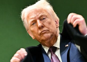 Trump’s Dem Nemesis Ilhan Omar Taunts ‘Panicking’ POTUS Over Wage Claim