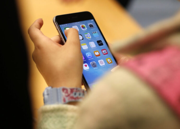 Experts have 3 tips for setting screen-time boundaries with your kids