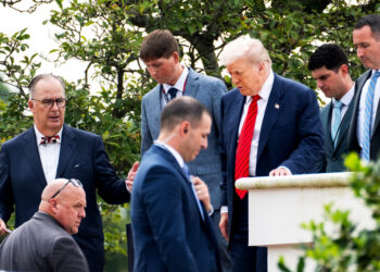 Trump installs loyalists on panel set to review White House ballroom