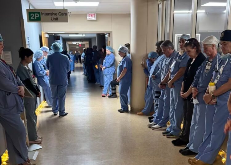 Heartbreaking Photos Show Slain ICU Nurse’s Colleagues’ Touching Tribute