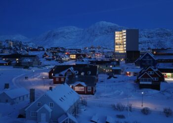 How to resolve the Greenland standoff