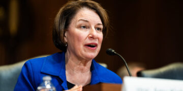 Sen. Klobuchar files paperwork to run for Minnesota governor