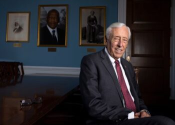 Hoyer endorses former campaign manager in race to succeed him in Congress