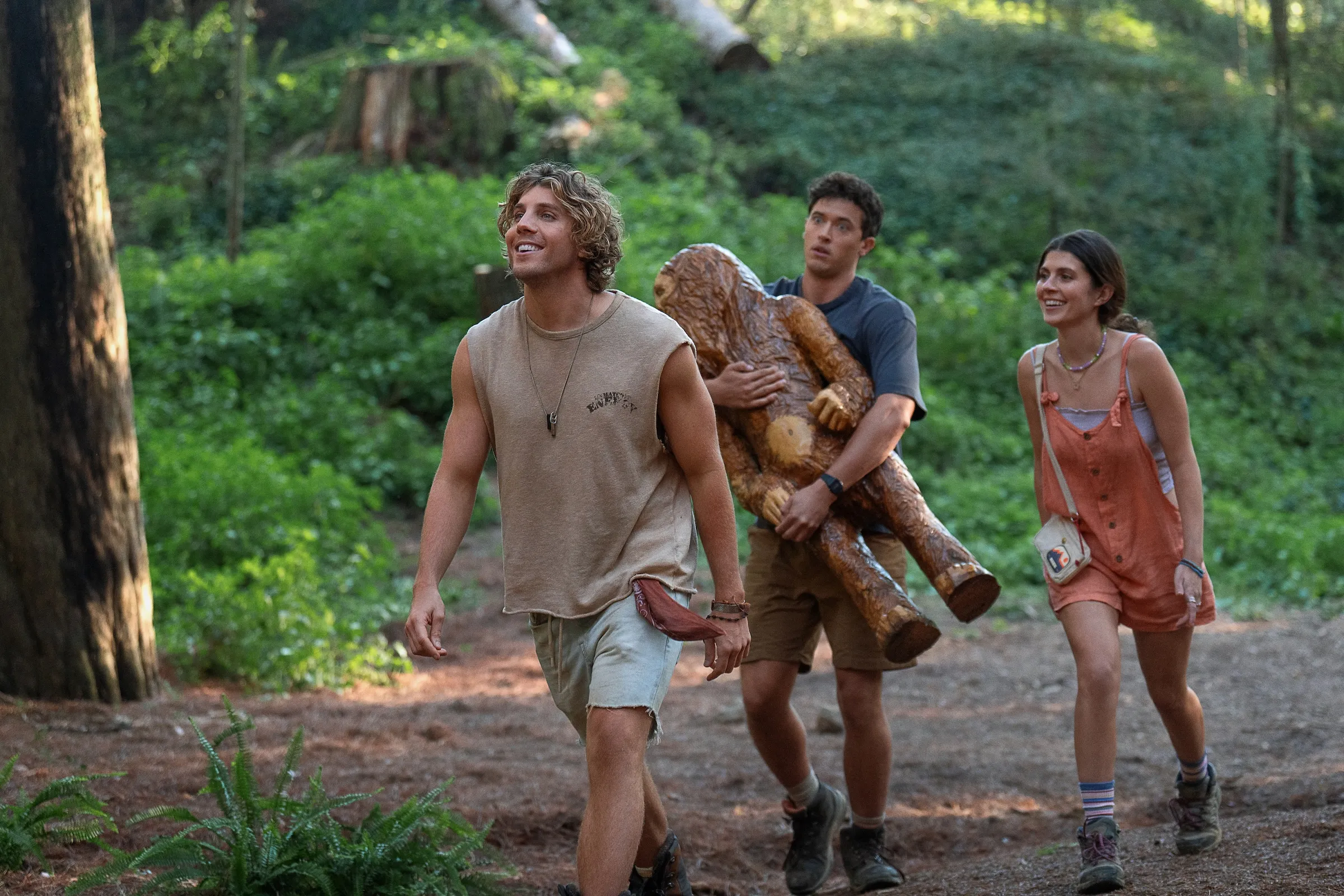 People We Meet on Vacation. (L-R) Lukas Gage as Buck, Tom Blyth as Alex and Emily Bader as Poppy in People We Meet on Vacation. Cr. Daniel Escale/Netflix © 2025