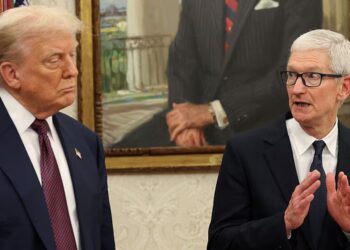 Billionaire CEOs Slammed for Schmoozing Trump at ‘Monsters’ Ball’ After VA Nurse Killing