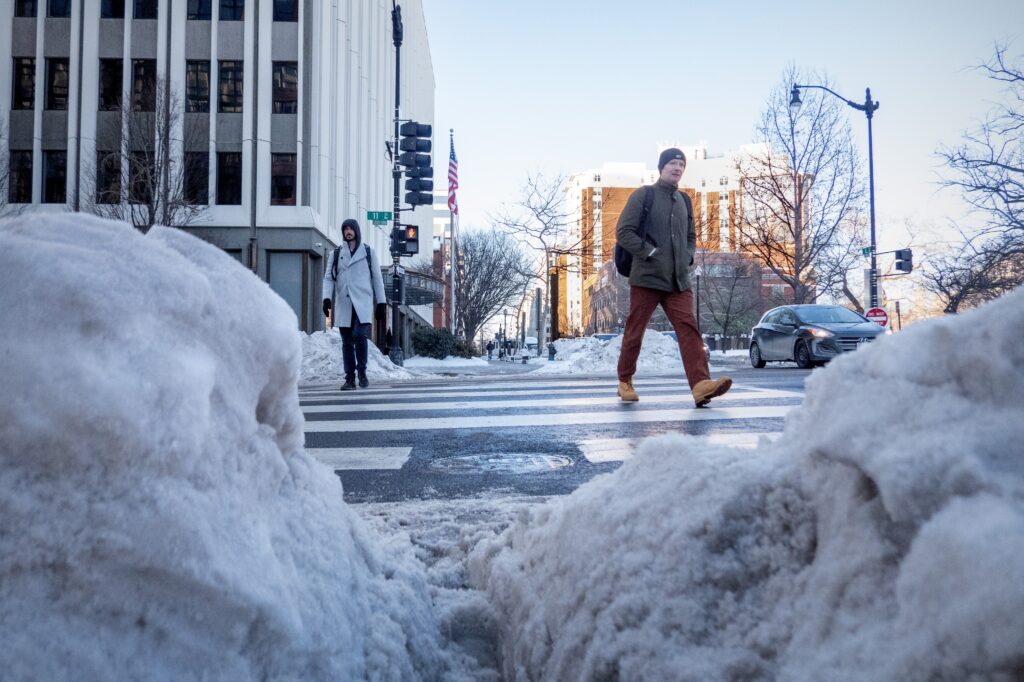 D.C. deploys more contractors, asks National Guard for help with snow