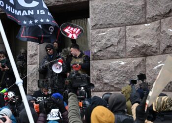 Pardoned Jan. 6 rioter driven from Minneapolis rally by large counterprotest