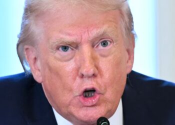 Bumbling Trump, 79, Reads Private Note Out Loud