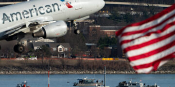 Memorial to DCA crash victims planned for Alexandria park