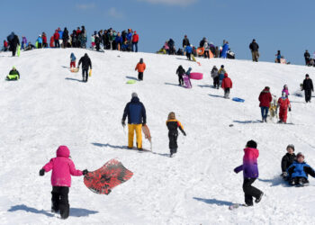 D.C.-area school and federal government closing predictions for Monday