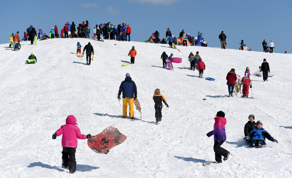 D.C.-area school and federal government closing predictions for Monday