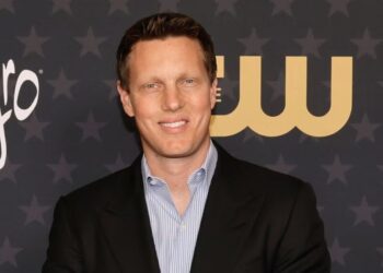 Paramount CEO David Ellison Meets With UK Culture Secretary Amid Bids for Warner Bros. Discovery