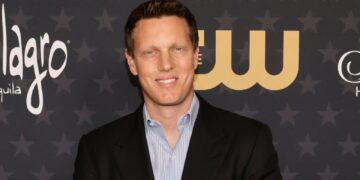 Paramount CEO David Ellison Meets With UK Culture Secretary Amid Bids for Warner Bros. Discovery