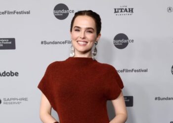Zoey Deutch to Star in Netflix’s Soccer Biopic ‘The 99’ers’