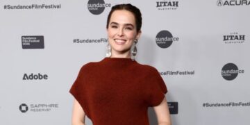 Zoey Deutch to Star in Netflix’s Soccer Biopic ‘The 99’ers’