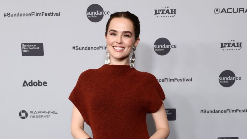 Zoey Deutch to Star in Netflix’s Soccer Biopic ‘The 99’ers’