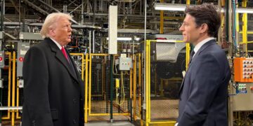 MAGA-Coded CBS Anchor Takes the Bait on Height Trolling