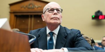 Frustration over U.S. health costs erupts at congressional hearing